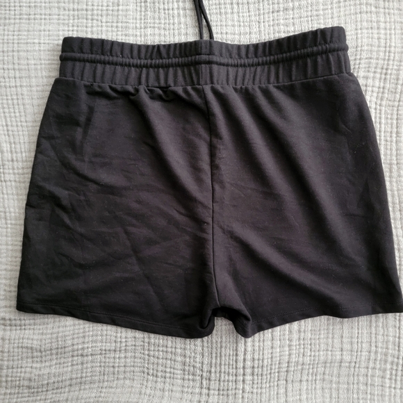 Black shorts - Picture 2 of 5